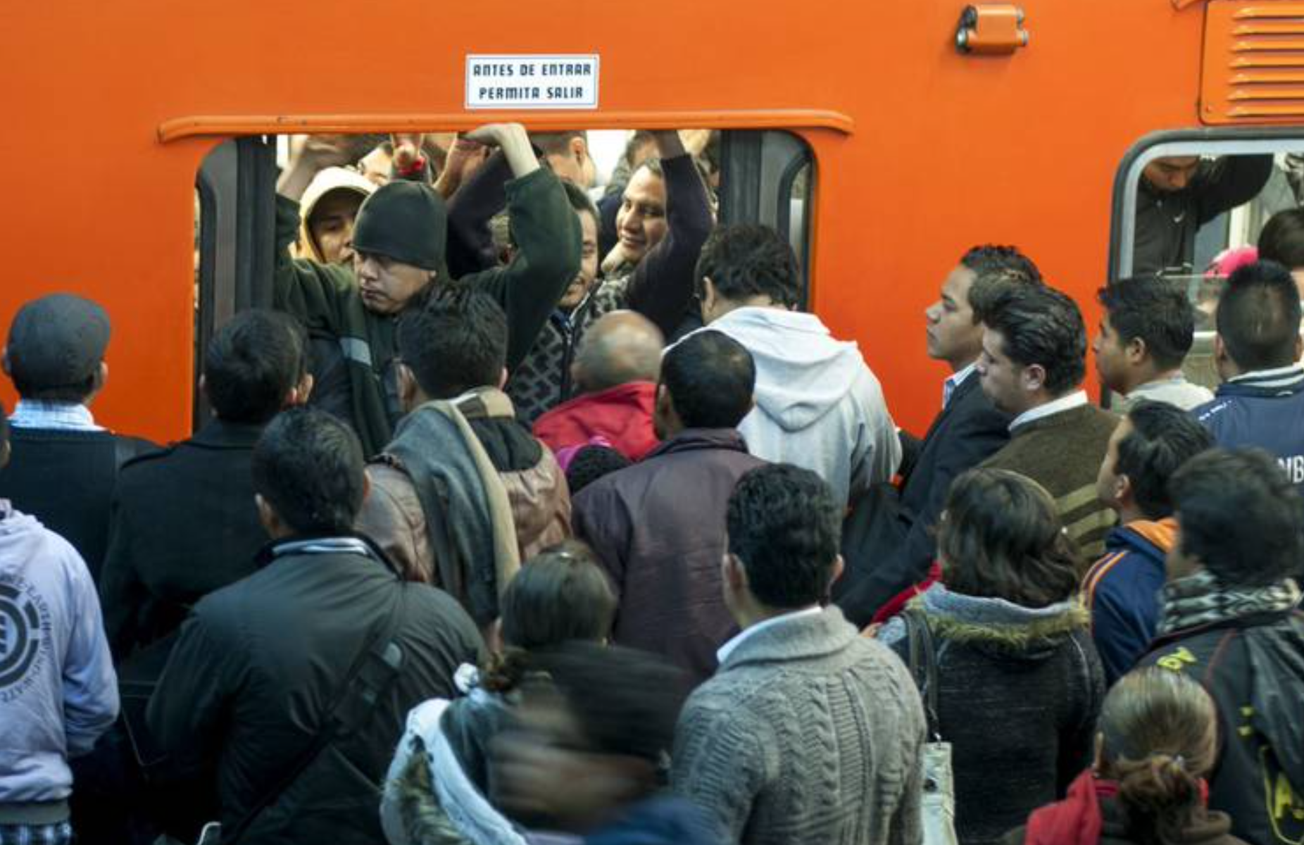 Línea 7 del Metro de CDMX suspende servicio